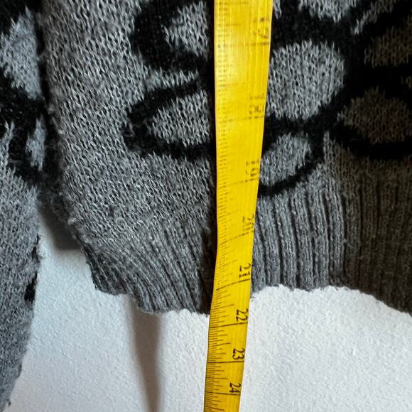 Gray Flower Womens Cardigan Size Medium Y2K Retro Indie‎ Cottagecore - Picture 4 of 6